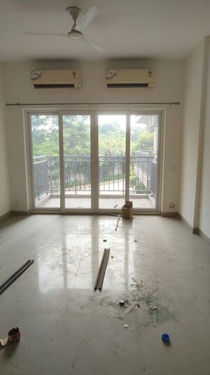 Room in 3 BHK Apartment at Unitech Uniworld Gardens 2, Sector 47 – for Rent