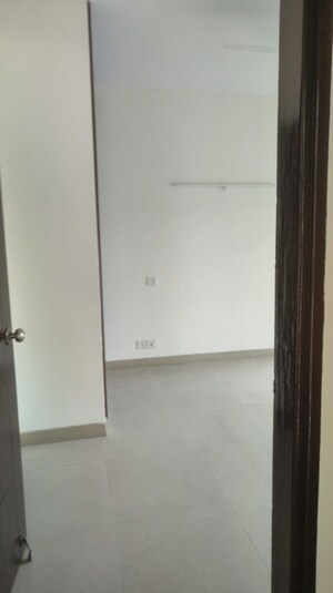 Room in 3 BHK Apartment at Unitech Uniworld Gardens 2, Sector 47 – for Rent