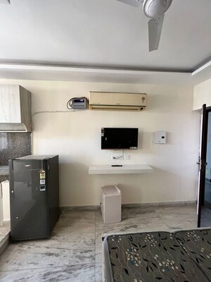 Room in 2.5 BHK Apartment at Emaar Emerald Estate, Sector 65 – for Rent