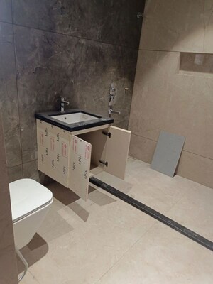 Attached Bathroom in 4 BHK Builder Floor at Jubilee Hill County, Jubilee Hills – for Rent
