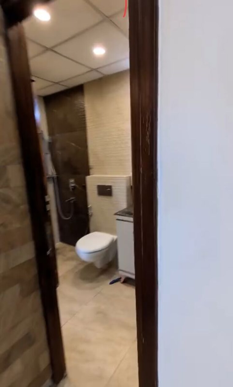 Bathroom, metro-suites-glitz 3 Bedroom 1395 Sq.Ft. Apartment In Vasundhara Sector 2 Ghaziabad 10782157