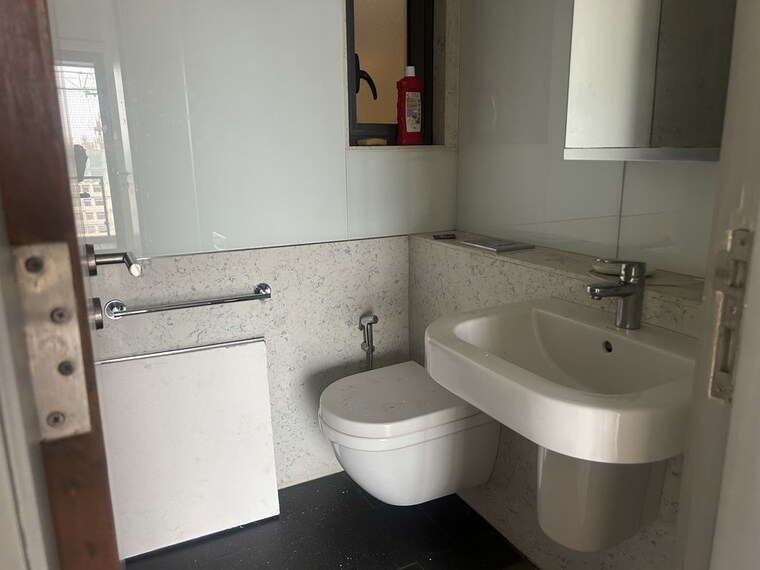 Bathroom, lodha-new-cuffe-parade 2 Bedroom 900 Sq.Ft. Apartment In Wadala Mumbai 10782194