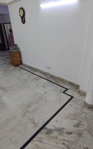 Room in 4 BHK Apartment at Supertech Estate, Vaishali Sector 9 – for Sale