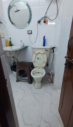 Bathroom in 4 BHK Apartment at Supertech Estate, Vaishali Sector 9 – for Sale