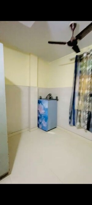 Room in Studio Apartment at Sector 16b Dwarka – for Rent