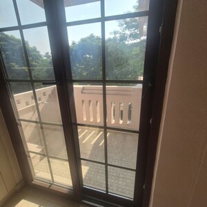 Balcony in 3 BHK Builder Floor at RWA Residential Society Sector 46, Sector 46 – for Rent