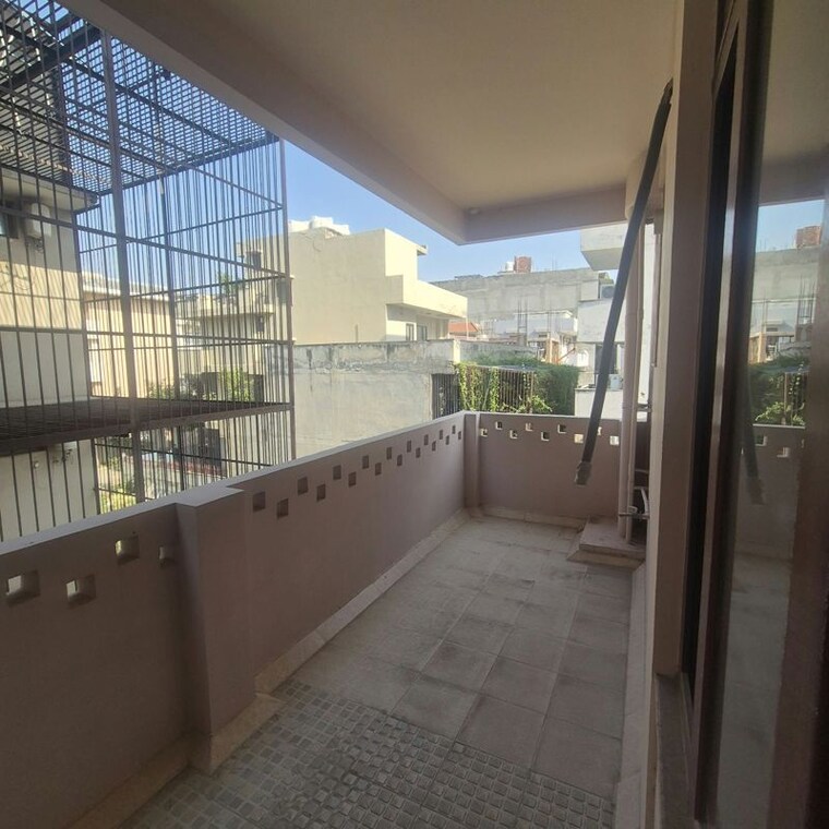 Balcony, rwa-residential-society-sector-46 3 Bedroom 2550 Sq.Ft. Builder Floor In Sector 46 Gurgaon 10782203