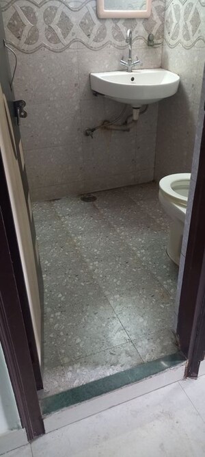 Bathroom in 1.5 BHK Apartment at Ip Extension – for Rent