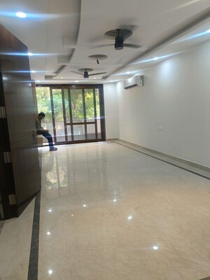 Room in 3 BHK Builder Floor at South City 2 – for Rent