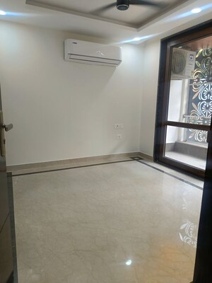 Room in 3 BHK Builder Floor at South City 2 – for Rent