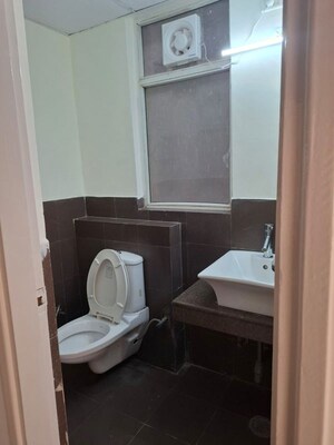 Bathroom in 4 BHK Apartment at Unitech Escape, Sector 50 – for Sale