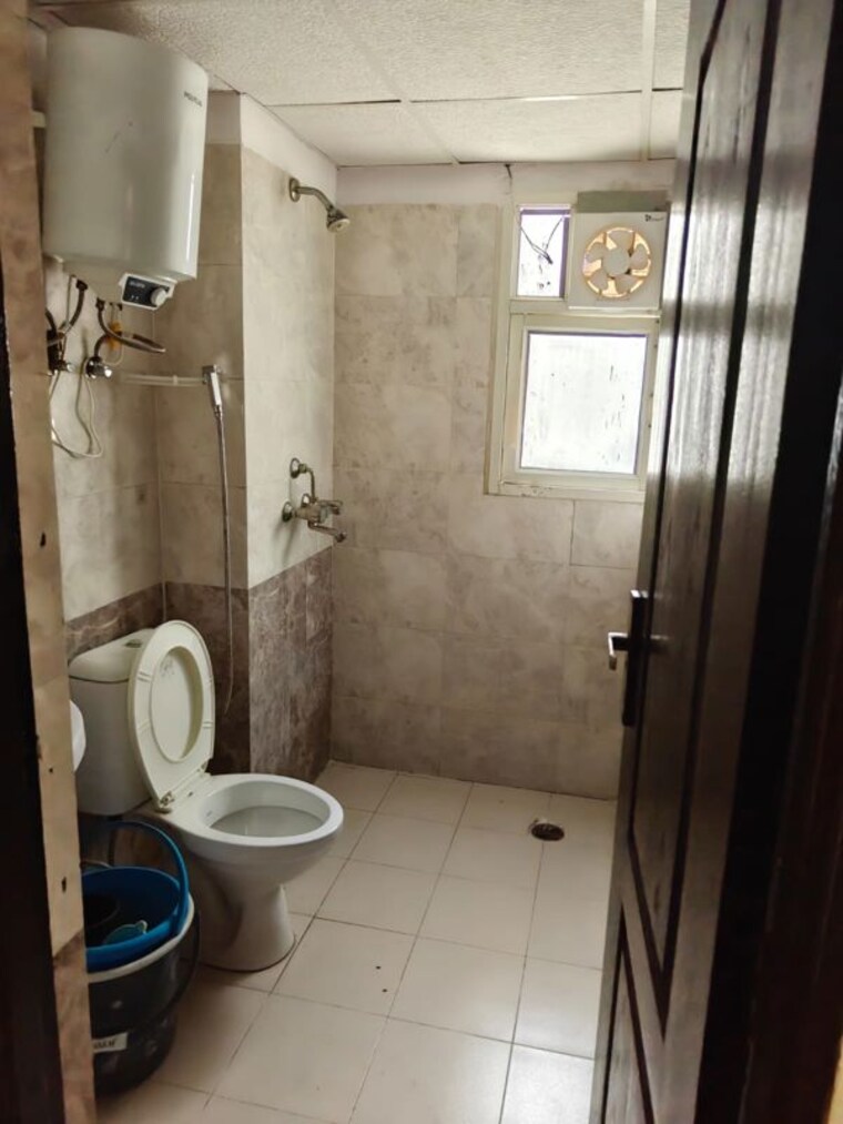 Bathroom, aims-golf-avenue-i 3 Bedroom 1350 Sq.Ft. Apartment In Sector 75 Noida 10782254