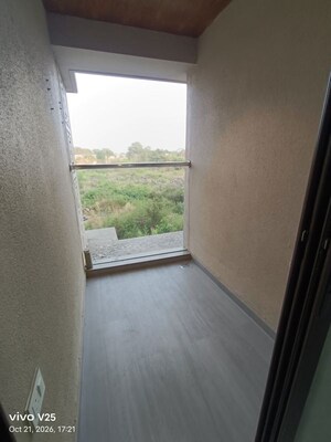 Room in 2 BHK Apartment at Oxy Beaumonde, Viman Nagar – for Rent