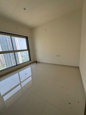 Room in 3 BHK Apartment at Runwal Sanctuary, Mulund West – for Rent