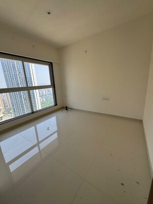 Room in 3 BHK Apartment at Runwal Sanctuary, Mulund West – for Rent