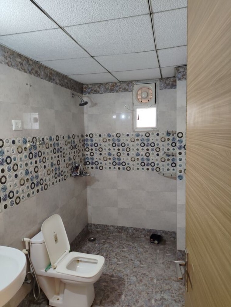 Bathroom, saya-gold-avenue 3 Bedroom 1590 Sq.Ft. Apartment In Vaibhav Khand Ghaziabad 10782266