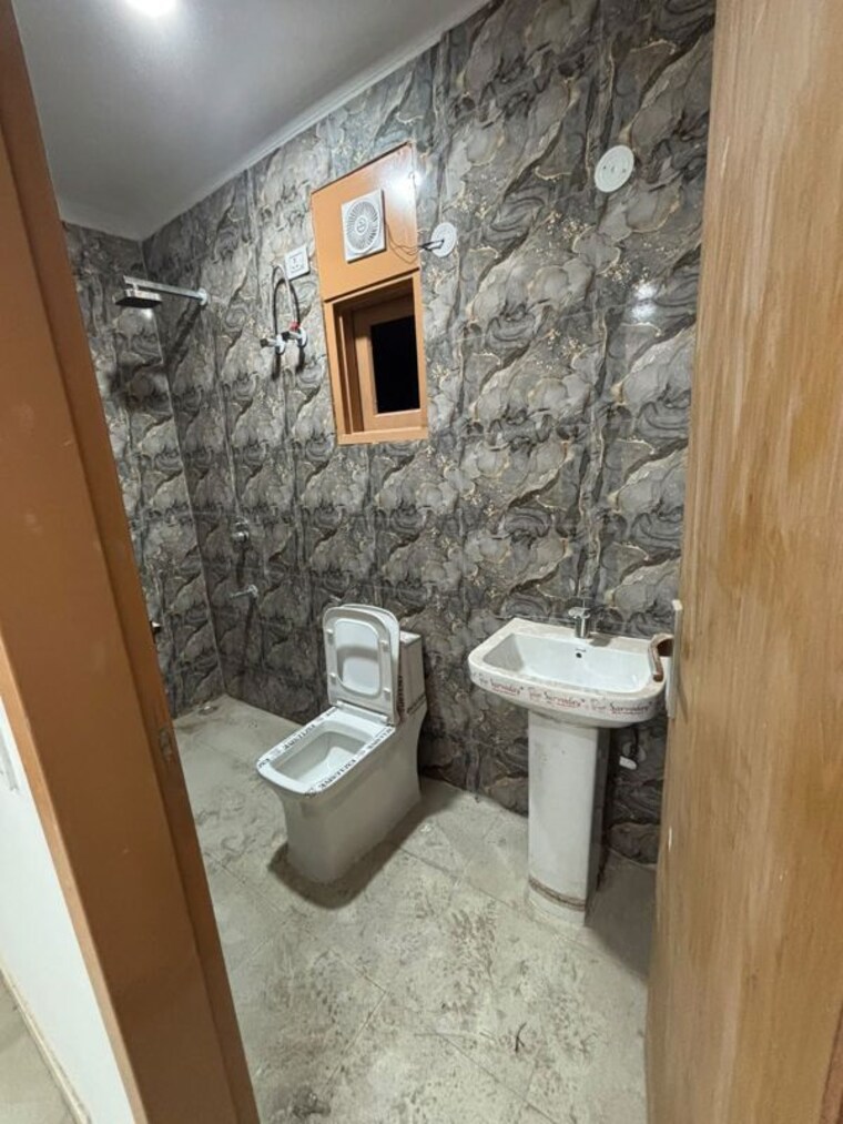 Bathroom, neb sarai 1 Bedroom 450 Sq.Ft. Builder Floor In Neb Sarai Delhi 10782297