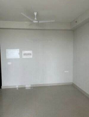 Room in 3 BHK Apartment at Tata Eureka Park, Sector 150 – for Rent
