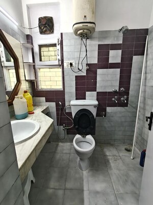 Team Area in 3 BHK Builder Floor at Sushant Lok I – for Rent