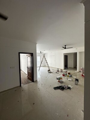 Room in 3 BHK Apartment at ATS Dolce, Zeta I Greater Noida – for Sale