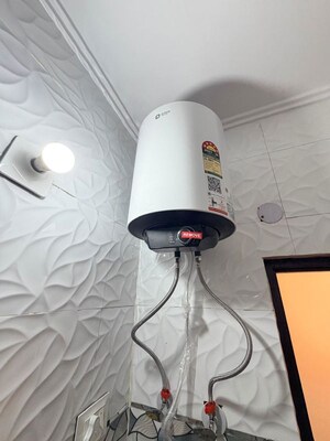 Bathroom in 1 BHK Builder Floor at Uttam Nagar West – for Rent