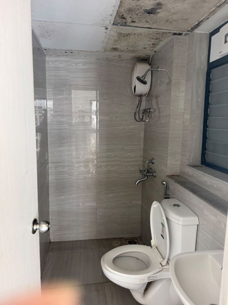 Bathroom, runwal-gardens-phase-i 2 Bedroom 504 Sq.Ft. Apartment In Dombivli East Thane 10782355