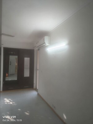 Room in 3 BHK Apartment at Orchid Petals, Sector 49 – for Rent