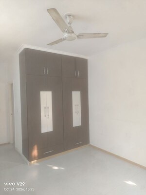 Room in 3 BHK Apartment at Orchid Petals, Sector 49 – for Rent