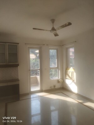 Room in 3 BHK Apartment at Orchid Petals, Sector 49 – for Rent