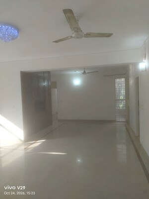 Room in 3 BHK Apartment at Orchid Petals, Sector 49 – for Rent