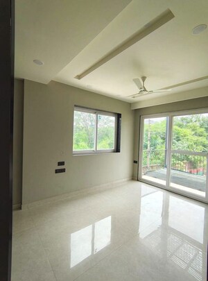 Room in 3 BHK Builder Floor at Sector 52 – for Rent
