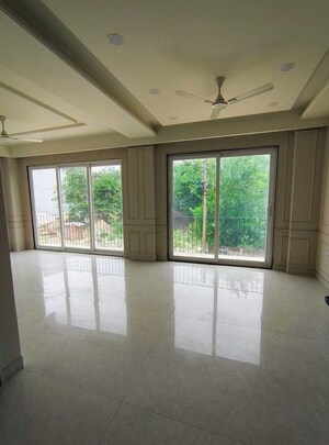 3 BHK Builder Floor For Rent in Sector 52