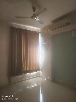 Room in 3 BHK Apartment at Unitech Escape, Sector 50 – for Rent