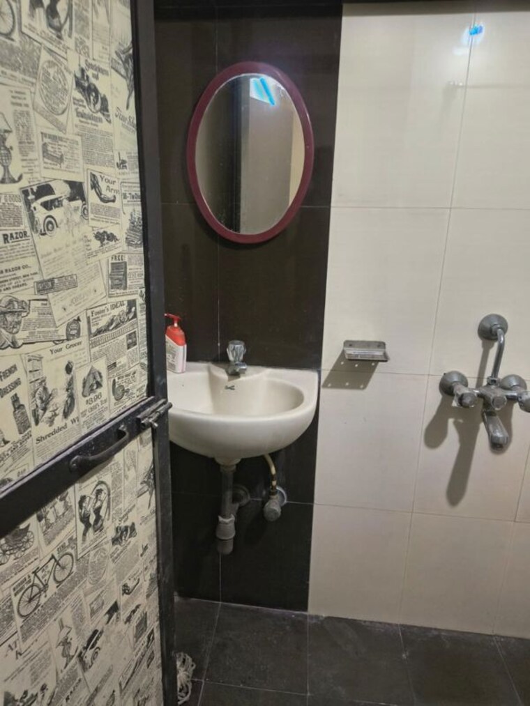 Bathroom, chembur 1 RK 300 Sq.Ft. Villa In Chembur Mumbai 10782402