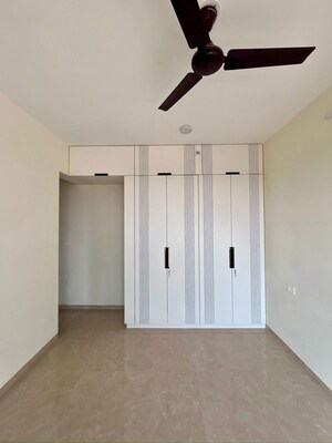 Room in 3 BHK Apartment at Dosti Eastern Bay, Wadala – for Rent