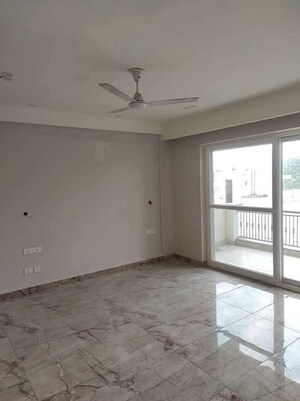 Room in 5 BHK Villa at Unitech The Villas, Sector 33 – for Rent