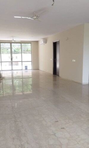Room in 5 BHK Villa at Unitech The Villas, Sector 33 – for Rent