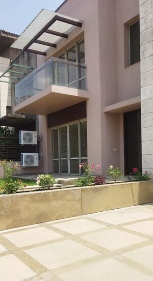 5 BHK Villa – Exterior View View at Unitech The Villas, Sector 33 - for Rent