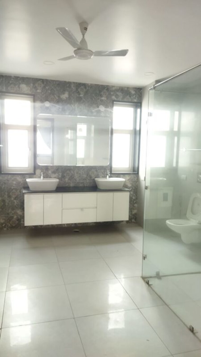 Bathroom, unitech-the-villas 5 Bedroom 10869 Sq.Ft. Villa In Sector 33 Gurgaon 10782435