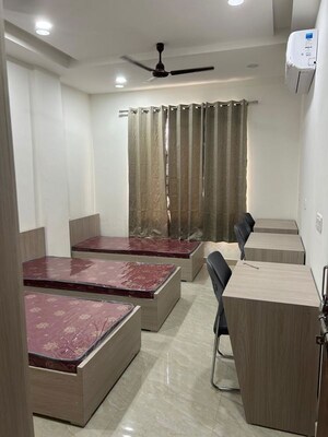 Team Area in  Pg at Noida Central – for Rent