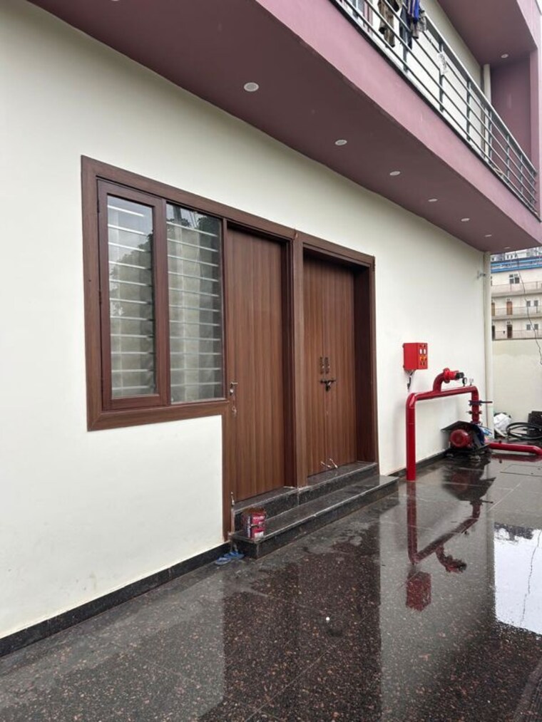 Balcony, noida central Pg For Boys & Girls In Noida Central 10782433
