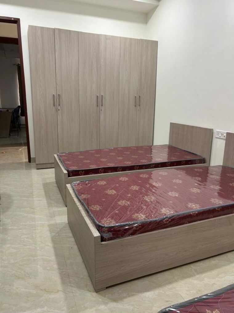 Bedroom, noida central Pg For Boys & Girls In Noida Central 10782433
