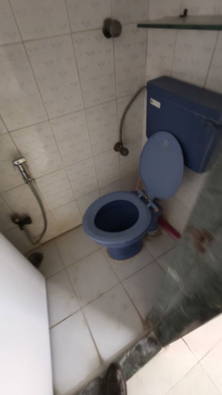 Bathroom, excellency-chs 1 Bedroom 600 Sq.Ft. Apartment In Andheri West Mumbai 10782438
