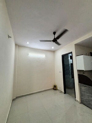 Room in 2 BHK Builder Floor at Uttam Nagar – for Rent