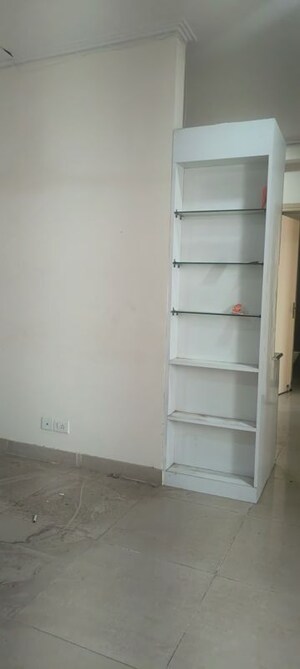 Room in 3 BHK Apartment at Gaur City 1st Avenue, Sector 4 Greater Noida – for Rent
