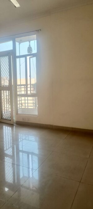 Room in 3 BHK Apartment at Gaur City 1st Avenue, Sector 4 Greater Noida – for Rent
