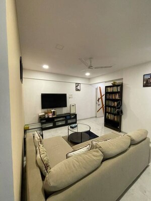 2 BHK Apartment For Rent in Elegant Apartment Khar, Khar West