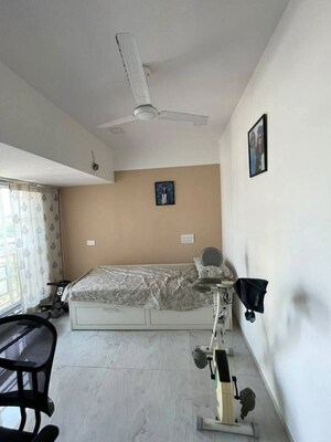 Bedroom in 2 BHK Apartment at Elegant Apartment Khar, Khar West – for Rent