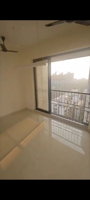 Room in 3 BHK Apartment at Heena Gokul Anand, Andheri West – for Rent
