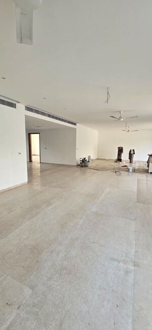 Room in 4 BHK Apartment at TREVOC Royal Residences, Sector 56 – for Sale